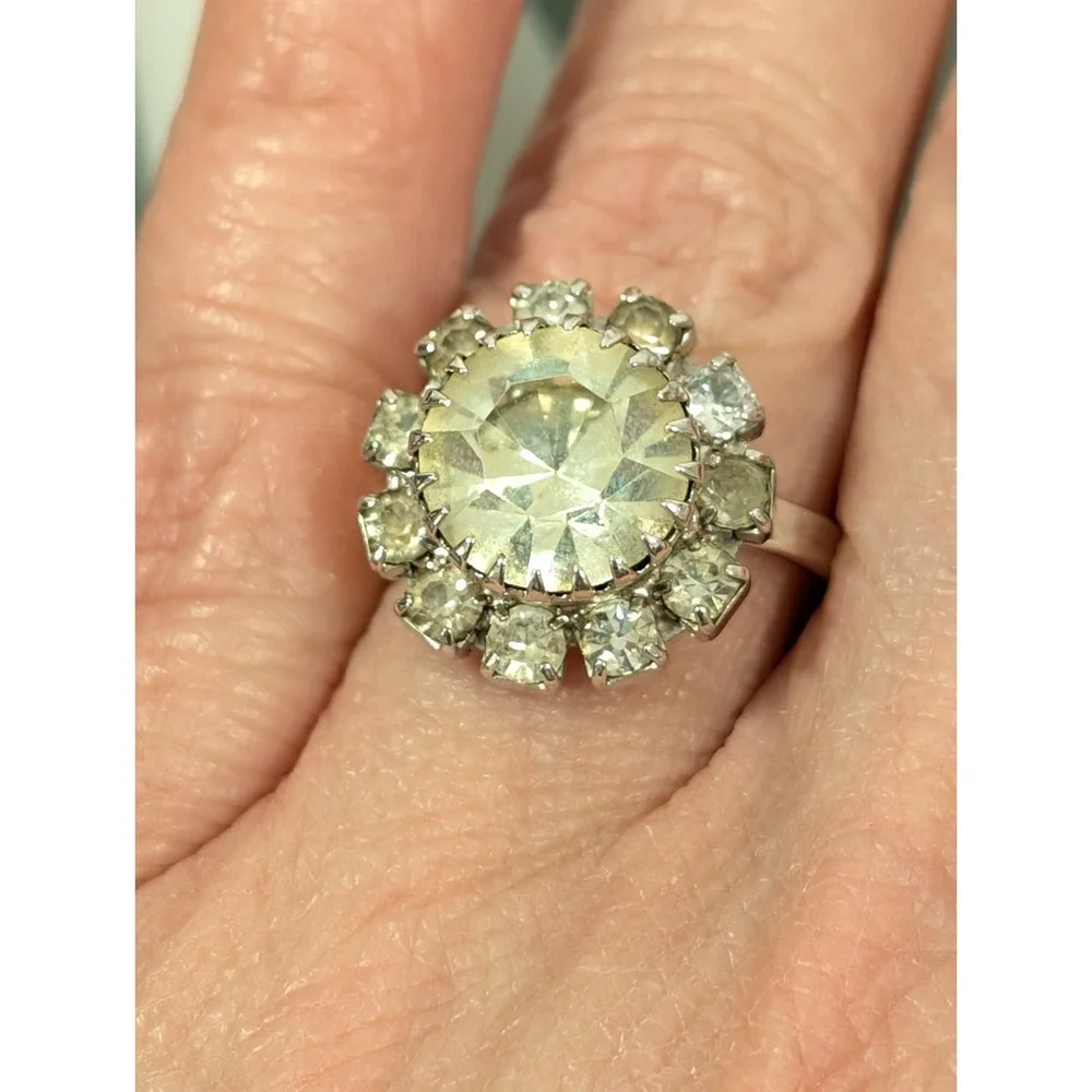 Vintage Emmons Cocktail Ring Silver Tone Round Rhinestone‎ Bold Size 7 Adjusts